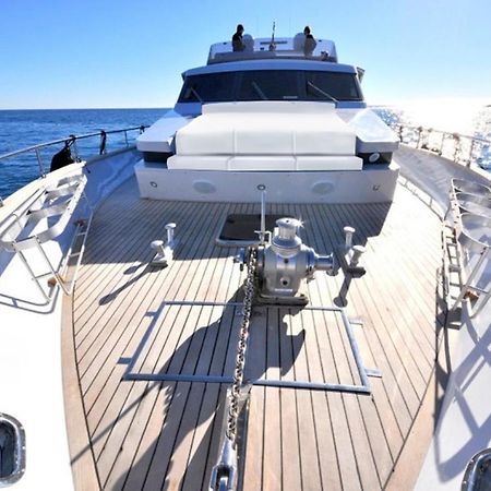 Готель Boat & Breakfast Lucretia, Luxury Yacht Арбатакс Екстер'єр фото