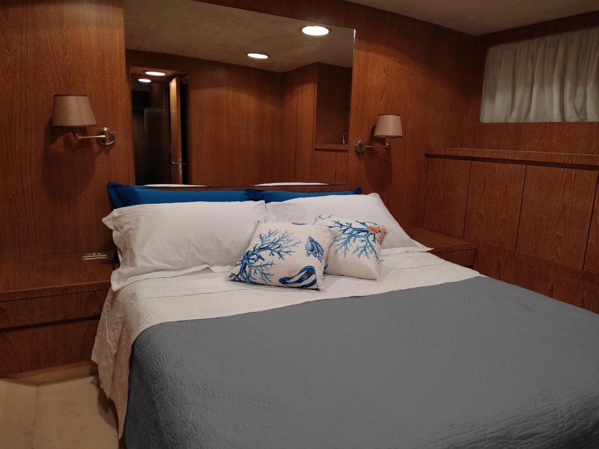 Готель Boat & Breakfast Lucretia, Luxury Yacht Арбатакс Екстер'єр фото