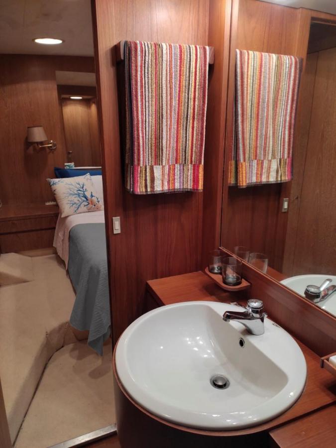 Готель Boat & Breakfast Lucretia, Luxury Yacht Арбатакс Екстер'єр фото