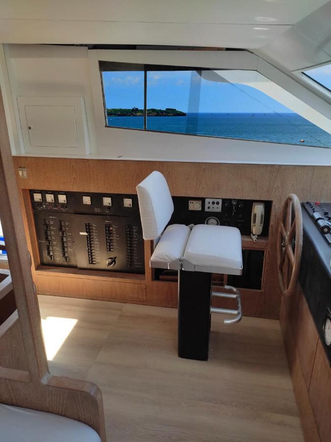 Готель Boat & Breakfast Lucretia, Luxury Yacht Арбатакс Екстер'єр фото