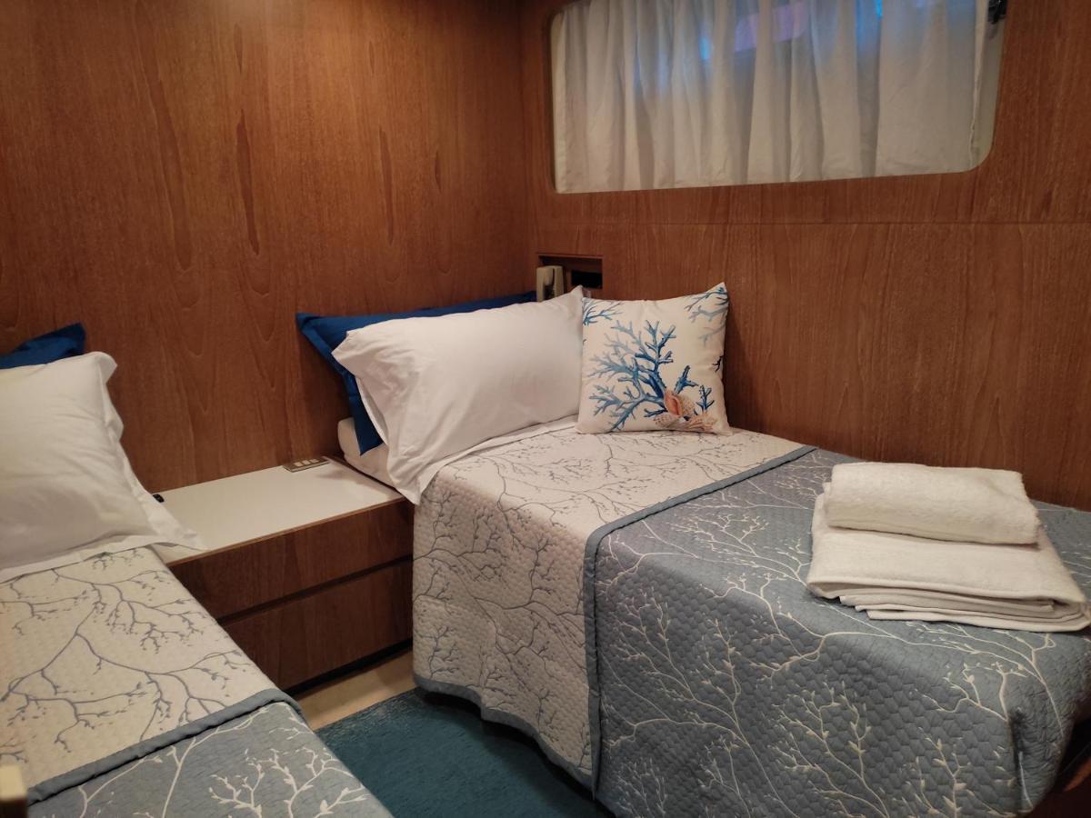 Готель Boat & Breakfast Lucretia, Luxury Yacht Арбатакс Екстер'єр фото