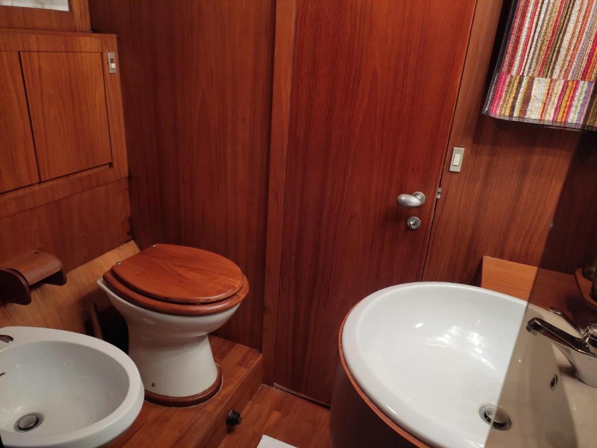 Готель Boat & Breakfast Lucretia, Luxury Yacht Арбатакс Екстер'єр фото