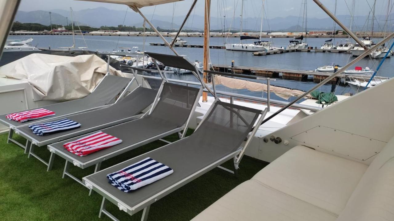 Готель Boat & Breakfast Lucretia, Luxury Yacht Арбатакс Екстер'єр фото