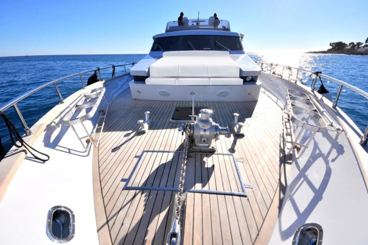 Готель Boat & Breakfast Lucretia, Luxury Yacht Арбатакс Екстер'єр фото